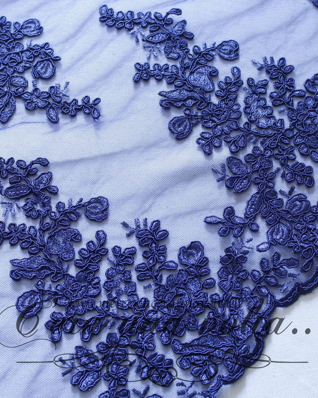 Tessuto in Tulle Ricamato Blu