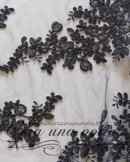 Tessuto in Tulle Ricamato Nero