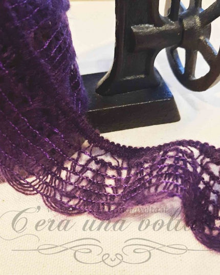 Pizzo smerlato in lana elasticizzato