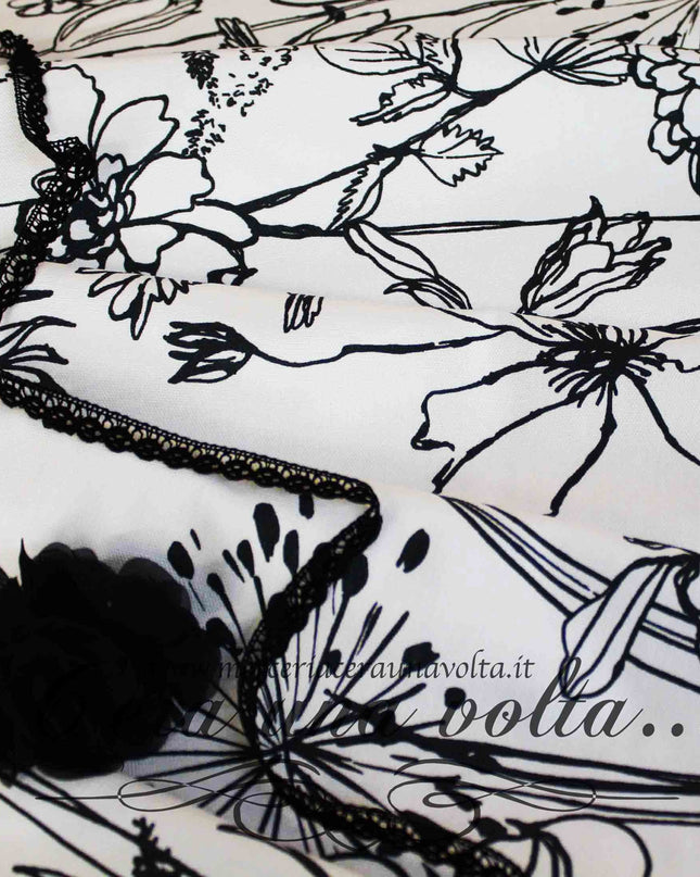 Tessuto Black e White Floreale