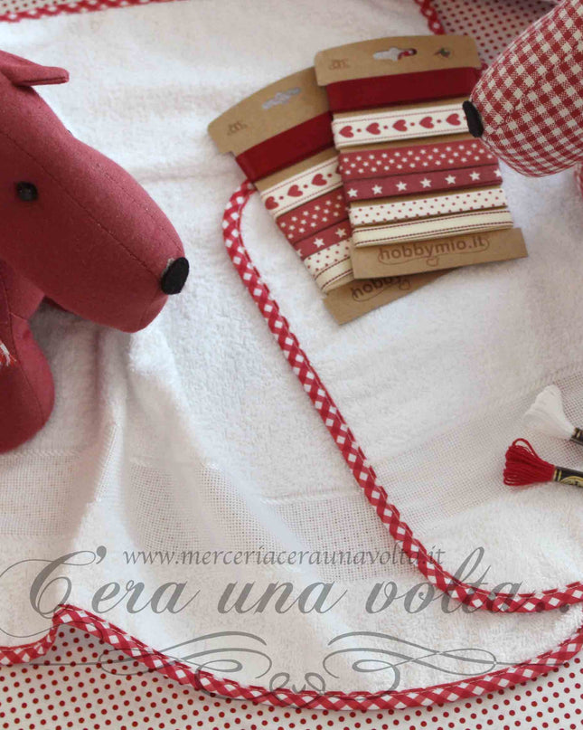 Set asilo 2 pz da ricamare Vicky Rosso