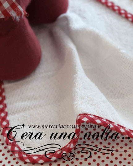 Set asilo 2 pz da ricamare Vicky Rosso