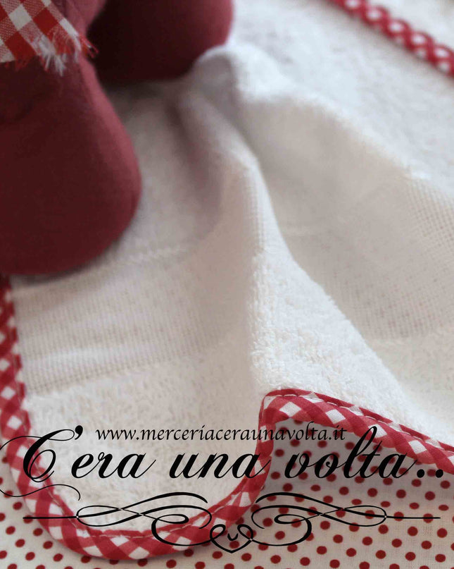 Set asilo 2 pz da ricamare Vicky Rosso