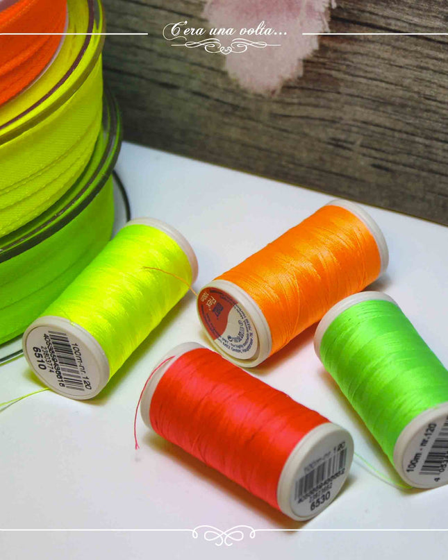 Filo per cucire fluorescente
