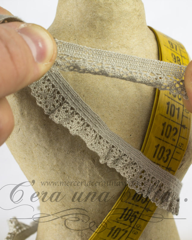 Pizzo elasticizzato ecrù