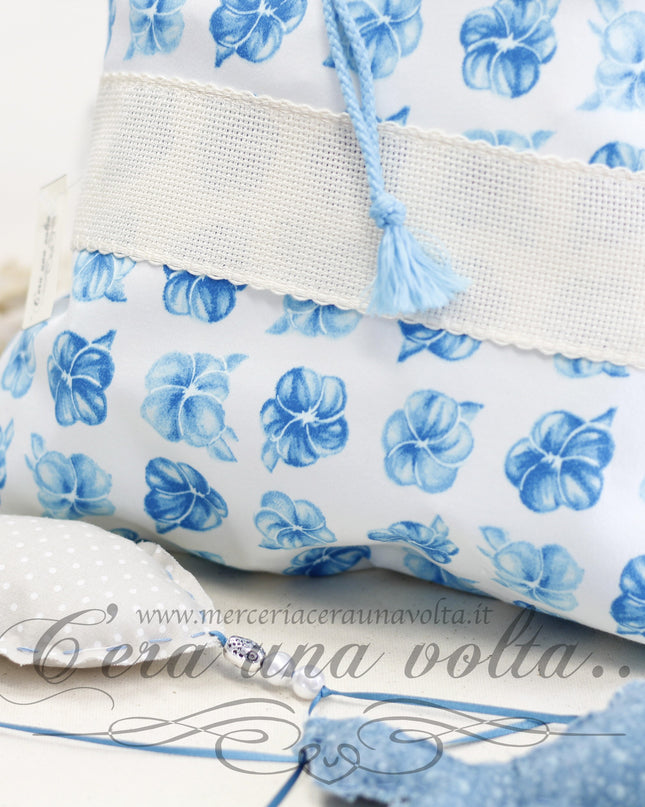 Sacchettino asilo da ricamare Blue flowers